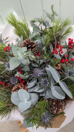 The Christmas Hedgerow Hand tie