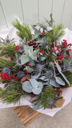 The Christmas Hedgerow Hand tie