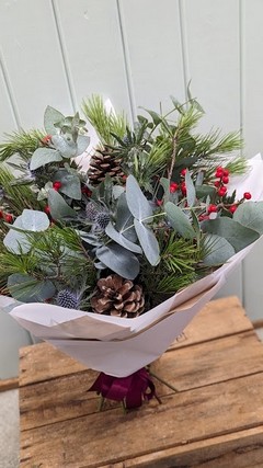 The Christmas Hedgerow Hand tie